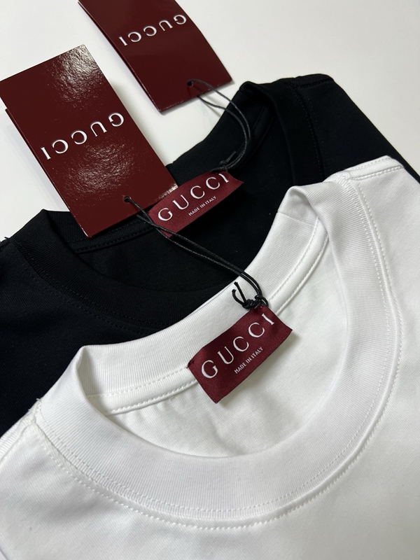 ブランドTシャツ着用イメージ